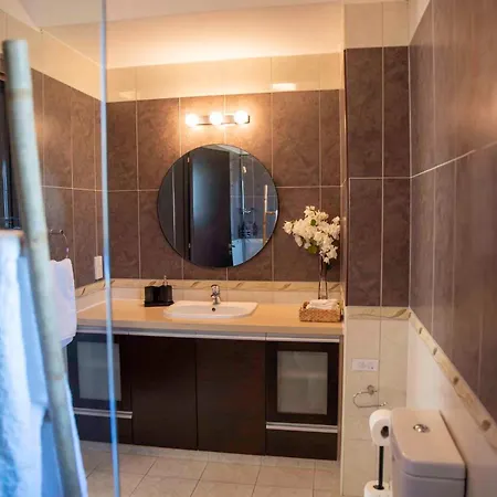 Cynthiana 4- 300m From The Sea 3 Bedrooms 3 Bathrooms *