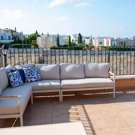 Apartment Cynthiana 4- 300m From The Sea 3 Bedrooms 3 Bathrooms *