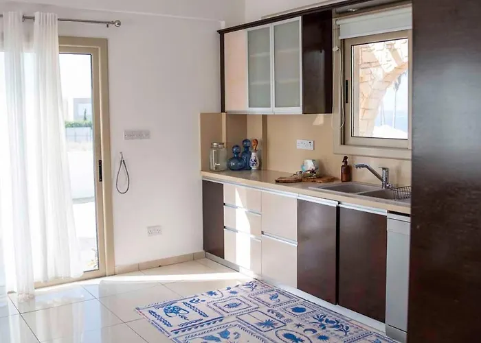 Cynthiana 4- 300m From The Sea 3 Bedrooms 3 Bathrooms