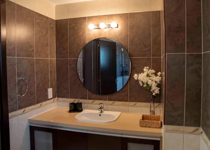 Cynthiana 4- 300m From The Sea 3 Bedrooms 3 Bathrooms *