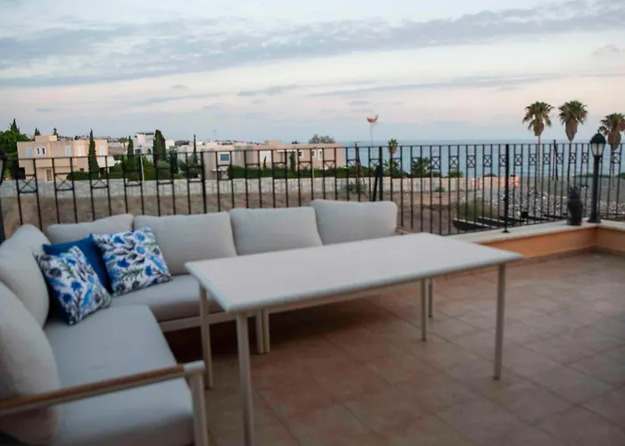 Cynthiana 4- 300m From The Sea 3 Bedrooms 3 Bathrooms Apartmán